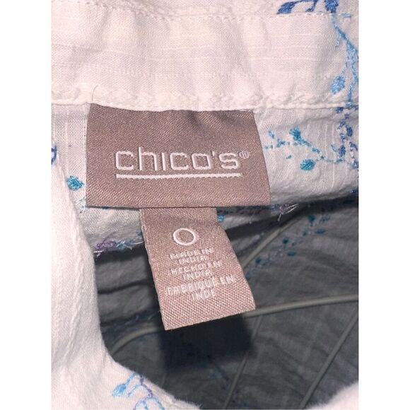 WOMEN Chico’s size 0 (US SIZE XS) blue/white Paisley quarter sleeve shirt button - Picture 3 of 8